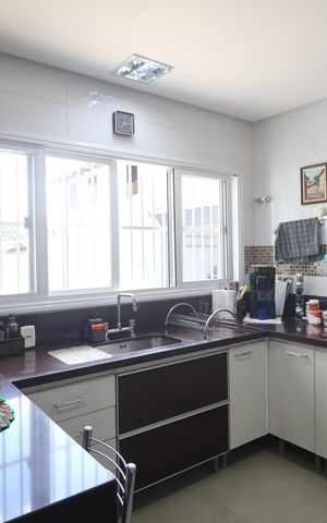 Casa à venda com 233m², 5 quartos e 4 vagasCozinha