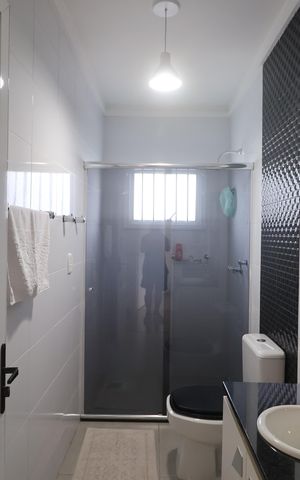 Casa à venda com 233m², 5 quartos e 4 vagasBanheiro 1