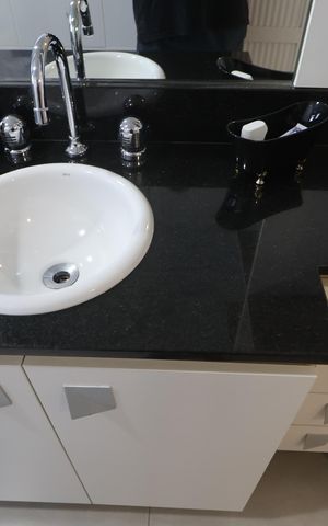 Casa à venda com 233m², 5 quartos e 4 vagasBanheiro 1