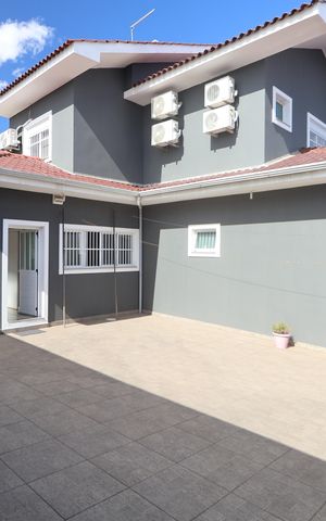 Casa à venda com 233m², 5 quartos e 4 vagasÁrea externa