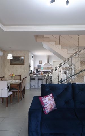 Casa à venda com 233m², 5 quartos e 4 vagasSala
