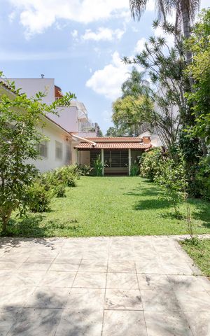 Casa para alugar com 370m², 4 quartos e 3 vagas Casa para alugar com 370m², 4 quartos e 3 vagasQuintal
