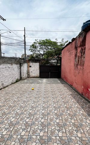 Casa à venda com 375m², 7 quartos e 4 vagas Casa à venda com 375m², 7 quartos e 4 vagasGaragem