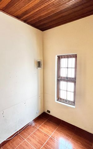 Casa à venda com 375m², 7 quartos e 4 vagas Casa à venda com 375m², 7 quartos e 4 vagasQuarto 2