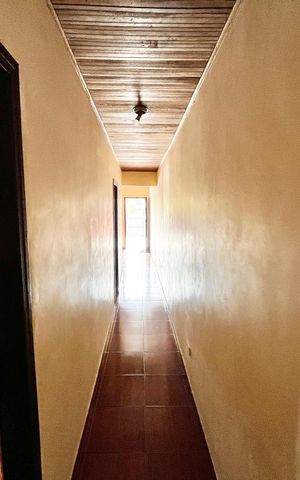 Casa à venda com 375m², 7 quartos e 4 vagas Casa à venda com 375m², 7 quartos e 4 vagasCorredor