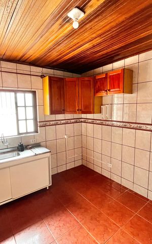 Casa à venda com 375m², 7 quartos e 4 vagas Casa à venda com 375m², 7 quartos e 4 vagasCozinha