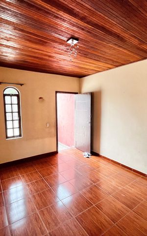 Casa à venda com 375m², 7 quartos e 4 vagas Casa à venda com 375m², 7 quartos e 4 vagasSala