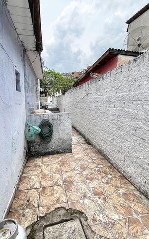 Casa à venda com 375m², 7 quartos e 4 vagas Casa à venda com 375m², 7 quartos e 4 vagasQuintal 2