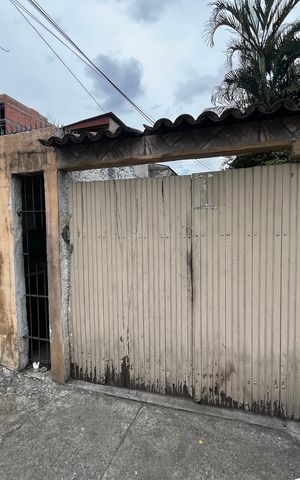 Casa à venda com 375m², 7 quartos e 4 vagas Casa à venda com 375m², 7 quartos e 4 vagasFachada
