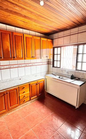 Casa à venda com 375m², 7 quartos e 4 vagas Casa à venda com 375m², 7 quartos e 4 vagasCozinha