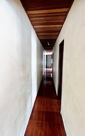 Casa à venda com 375m², 7 quartos e 4 vagas Casa à venda com 375m², 7 quartos e 4 vagasCorredor