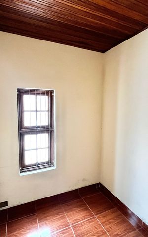 Casa à venda com 375m², 7 quartos e 4 vagas Casa à venda com 375m², 7 quartos e 4 vagasQuarto 2
