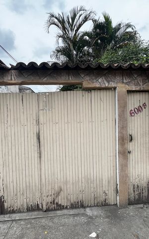 Casa à venda com 375m², 7 quartos e 4 vagas Casa à venda com 375m², 7 quartos e 4 vagasFachada