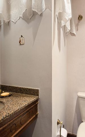 Apartamento à venda com 234m², 3 quartos e 4 vagas Apartamento à venda com 234m², 3 quartos e 4 vagasLavabo