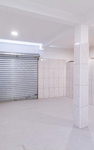 Casa à venda com 250m², 5 quartos e 3 vagas Casa à venda com 250m², 5 quartos e 3 vagasÁrea comum