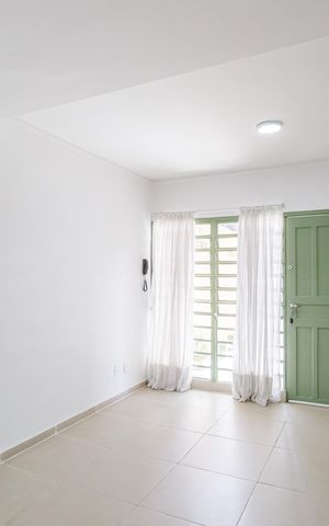 Casa à venda com 100m², 2 quartos e 1 vaga Casa à venda com 100m², 2 quartos e 1 vagaSala