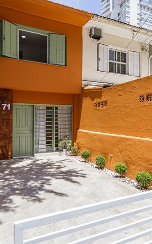 Casa à venda com 100m², 2 quartos e 1 vaga Casa à venda com 100m², 2 quartos e 1 vagaFachada