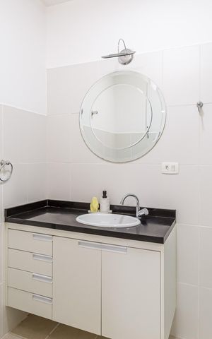Casa à venda com 100m², 2 quartos e 1 vaga Casa à venda com 100m², 2 quartos e 1 vagaBanheiro