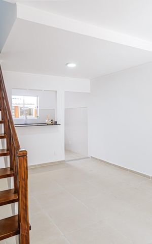 Casa à venda com 100m², 2 quartos e 1 vaga Casa à venda com 100m², 2 quartos e 1 vagaSala