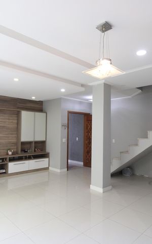 Casa de condomínio à venda com 127m², 2 quartos e 2 vagasSala