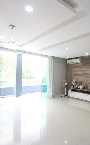 Casa de condomínio à venda com 127m², 2 quartos e 2 vagasSala