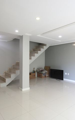 Casa de condomínio à venda com 127m², 2 quartos e 2 vagasSala