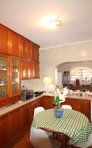 Casa à venda com 250m², 5 quartos e 4 vagasCozinha