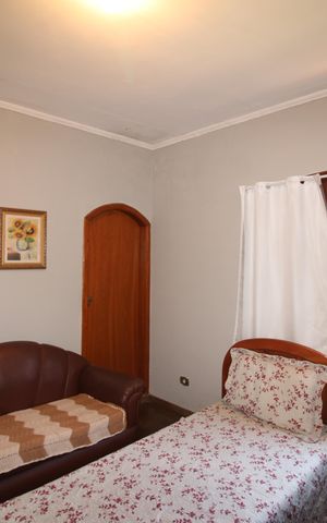 Casa à venda com 250m², 5 quartos e 4 vagasQuarto 2