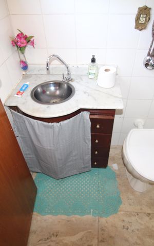 Casa à venda com 250m², 5 quartos e 4 vagasBanheiro 2