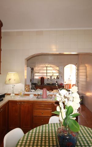 Casa à venda com 250m², 5 quartos e 4 vagasCozinha