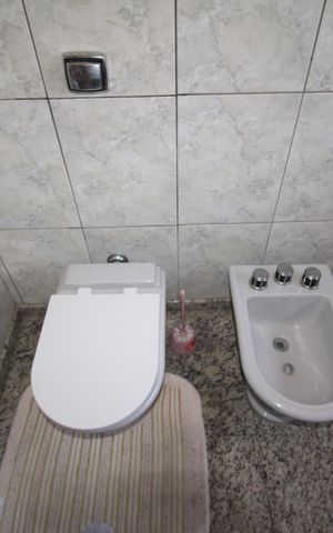Casa à venda com 250m², 5 quartos e 4 vagasBanheiro 1