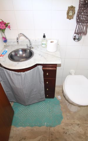 Casa à venda com 250m², 5 quartos e 4 vagasBanheiro 2