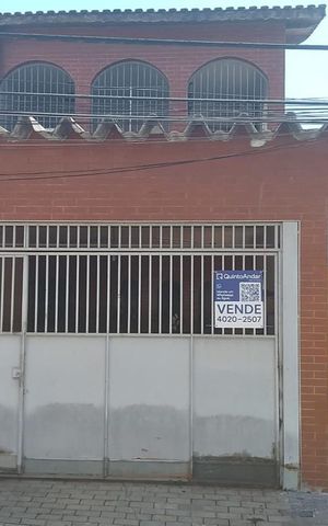 Casa à venda com 250m², 5 quartos e 4 vagas Casa à venda com 250m², 5 quartos e 4 vagasFachada