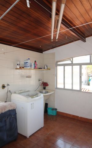Casa à venda com 250m², 5 quartos e 4 vagasÁrea de Serviço 2