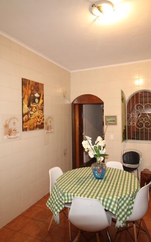 Casa à venda com 250m², 5 quartos e 4 vagasCozinha