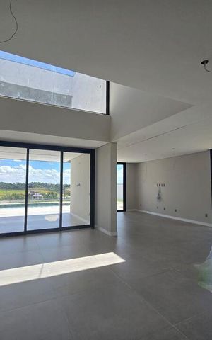 Casa de condomínio à venda com 328m², 4 quartos e 4 vagas