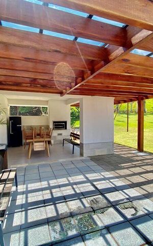 Casa de condomínio à venda com 328m², 4 quartos e 4 vagas