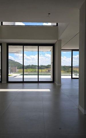 Casa de condomínio à venda com 328m², 4 quartos e 4 vagas