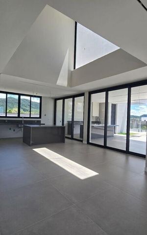 Casa de condomínio à venda com 328m², 4 quartos e 4 vagas