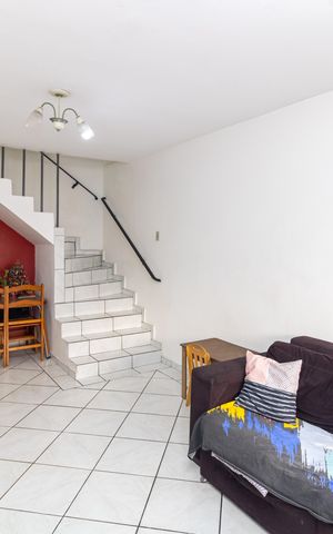 Casa à venda com 100m², 2 quartos e 1 vaga Casa à venda com 100m², 2 quartos e 1 vagaSala