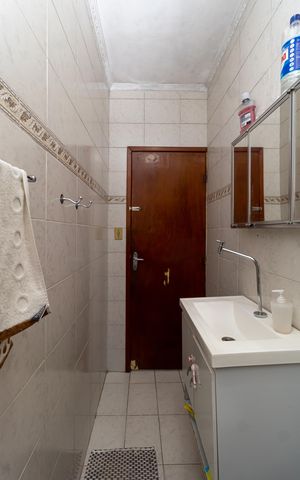 Casa à venda com 100m², 2 quartos e 1 vaga Casa à venda com 100m², 2 quartos e 1 vagaBanheiro