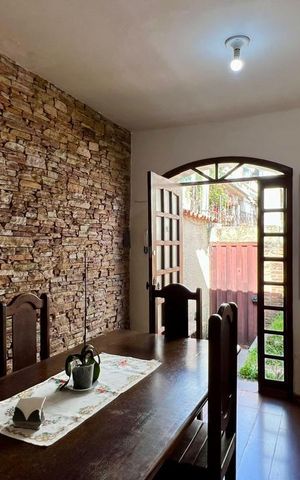 Casa à venda com 330m², 3 quartos e 3 vagassala 
