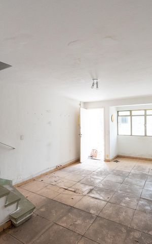 Casa à venda com 152m², 2 quartos e 2 vagas Casa à venda com 152m², 2 quartos e 2 vagasSala