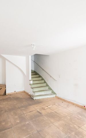Casa à venda com 152m², 2 quartos e 2 vagas Casa à venda com 152m², 2 quartos e 2 vagasSala