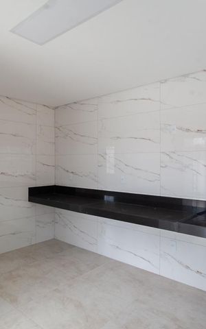 Casa à venda com 390m², 7 quartos e 6 vagas Casa à venda com 390m², 7 quartos e 6 vagasCozinha