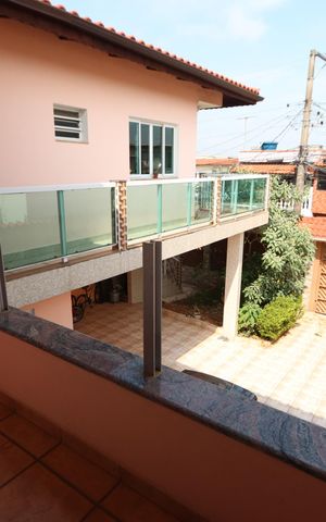Casa à venda com 200m², 3 quartos e 6 vagasSacada da Suíte
