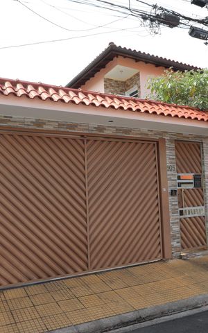 Casa à venda com 200m², 3 quartos e 6 vagasFachada