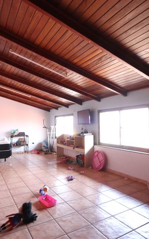 Casa à venda com 200m², 3 quartos e 6 vagasSótão
