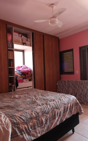 Casa à venda com 200m², 3 quartos e 6 vagasSuíte