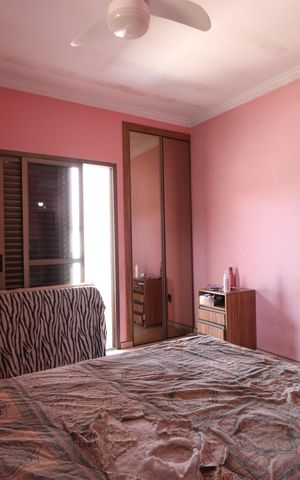 Casa à venda com 200m², 3 quartos e 6 vagasSuíte